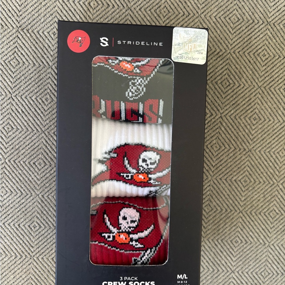 NFL Tampa Bay Buccaneers 3pk crew socks.